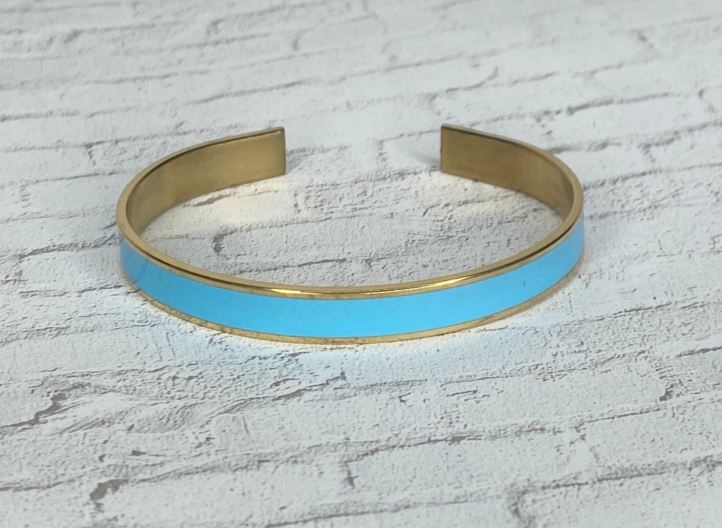 Beautiful blue 18k gold bangle