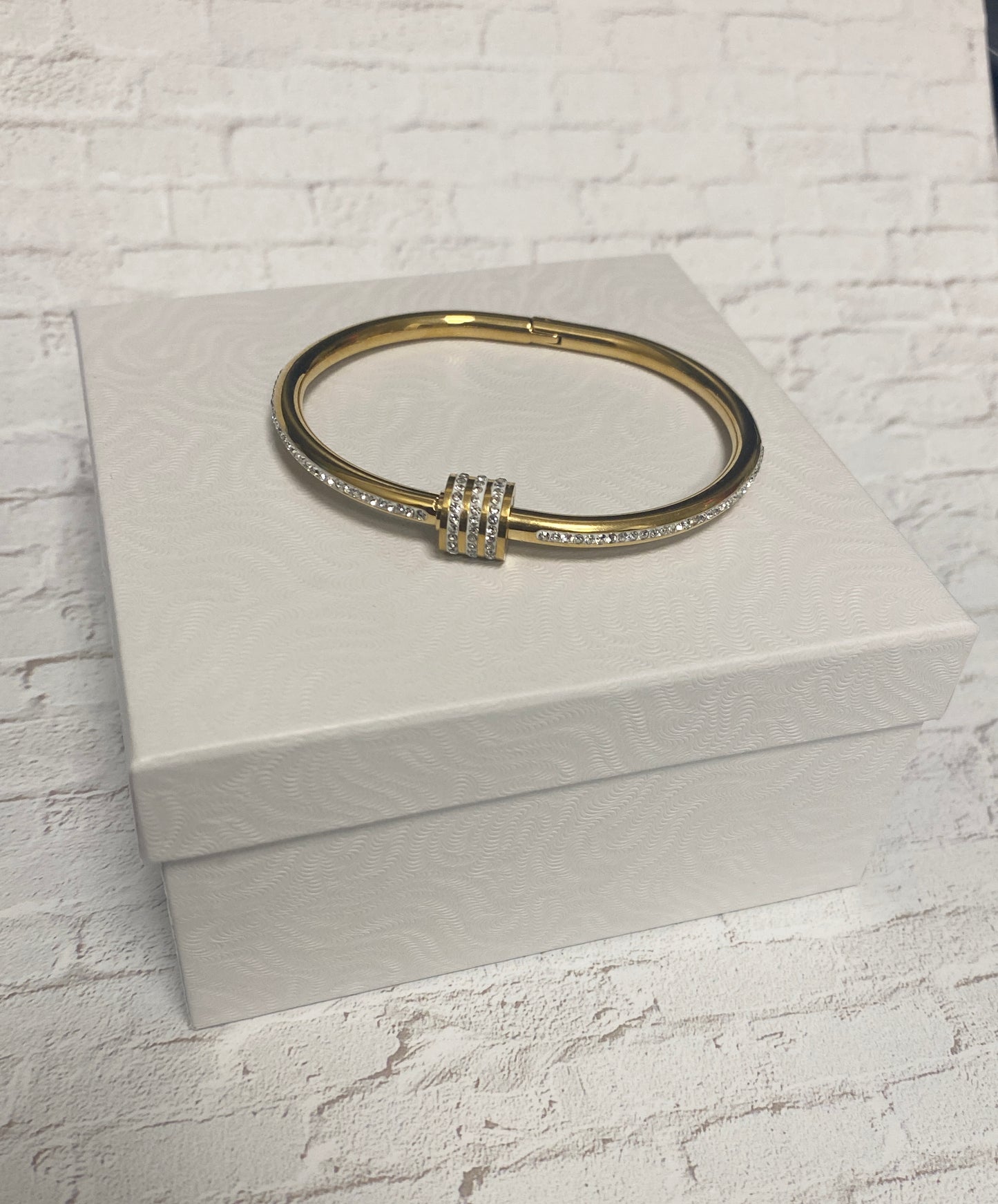 Gold plate rhinestone bangle