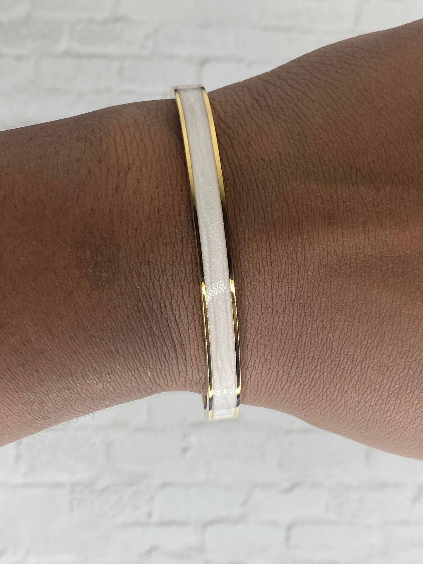 White 18k gold bangle