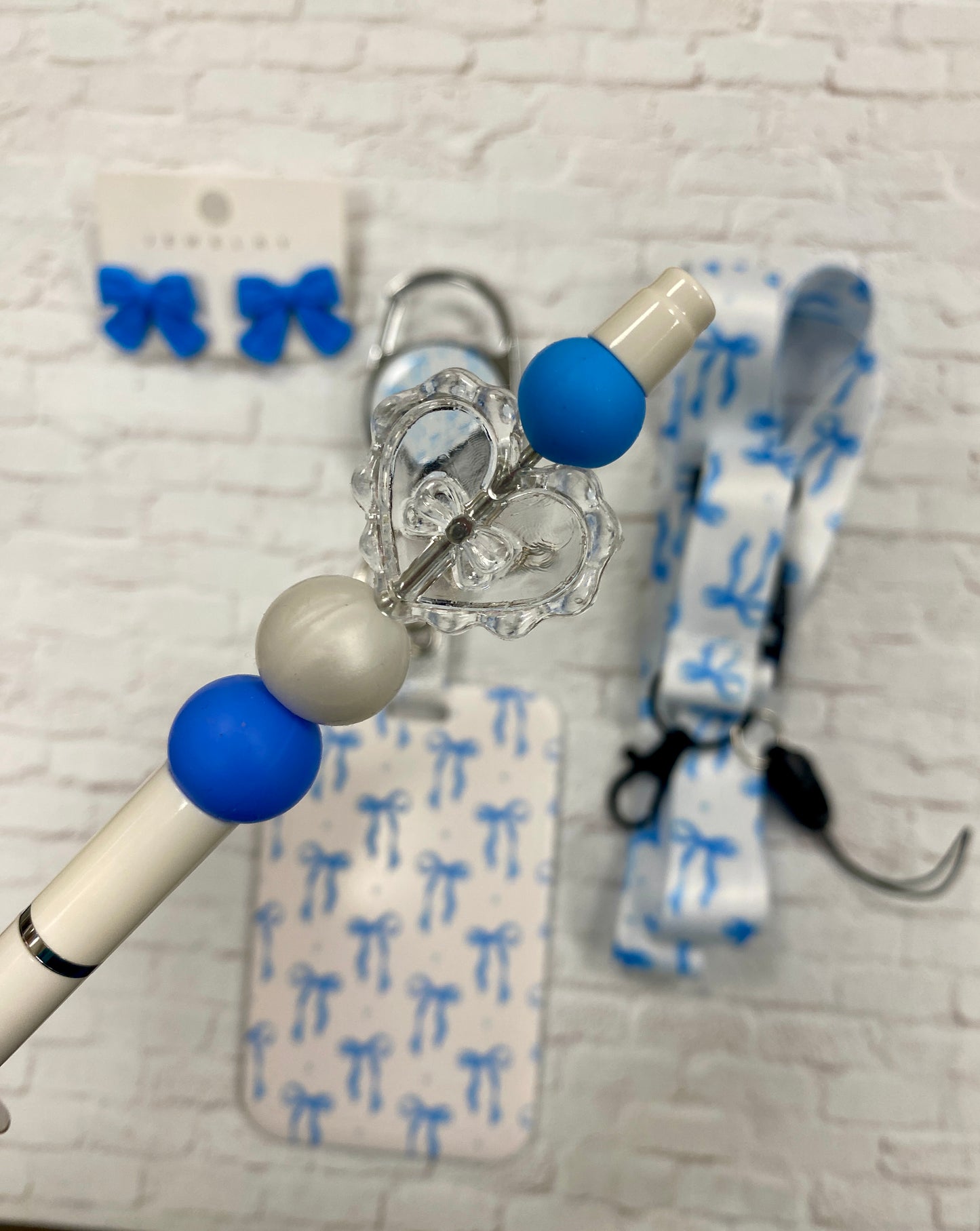 Blue and white bow these badge buddy & pen combo