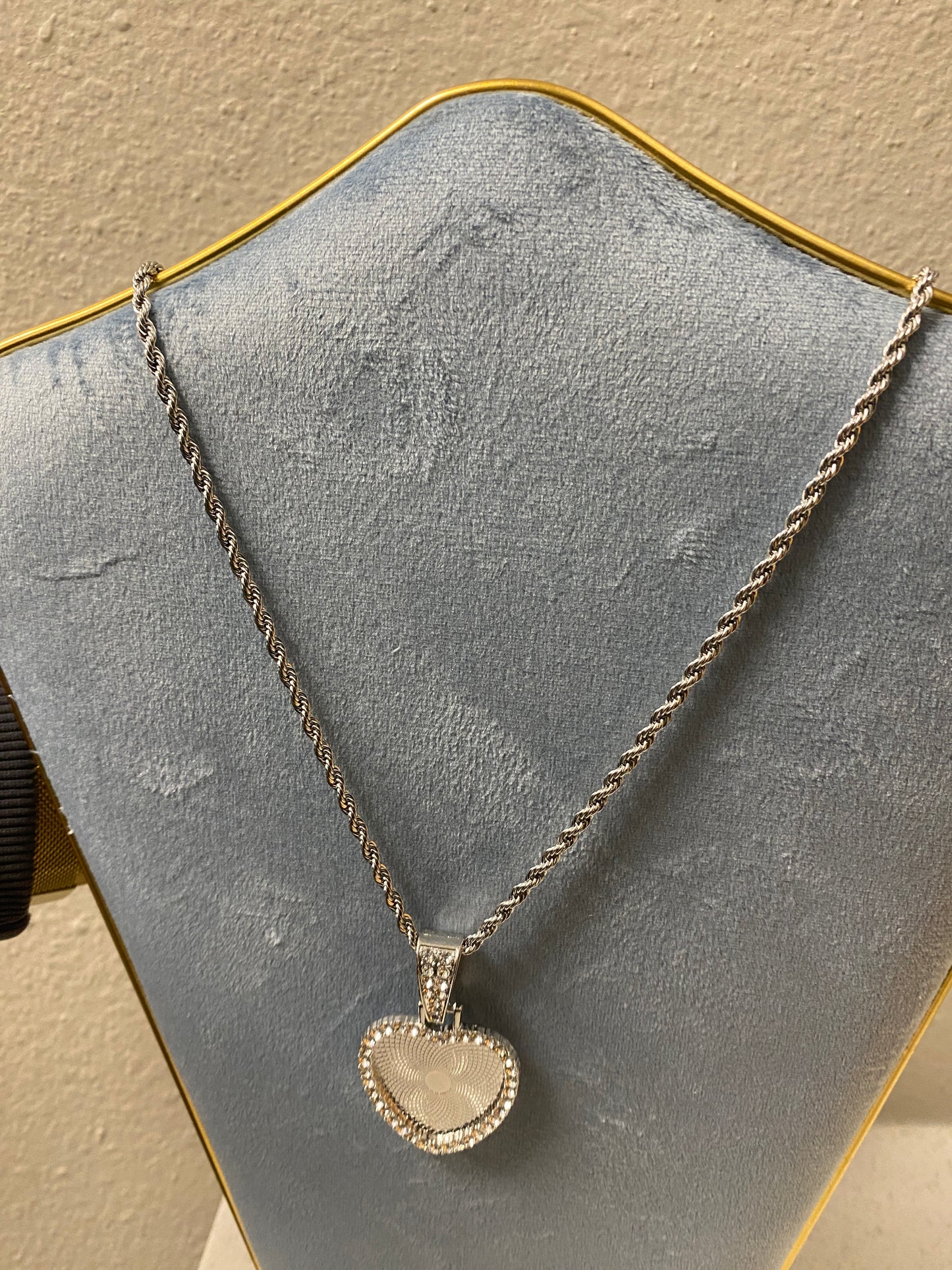 Heart shaped 18k plated photo necklace