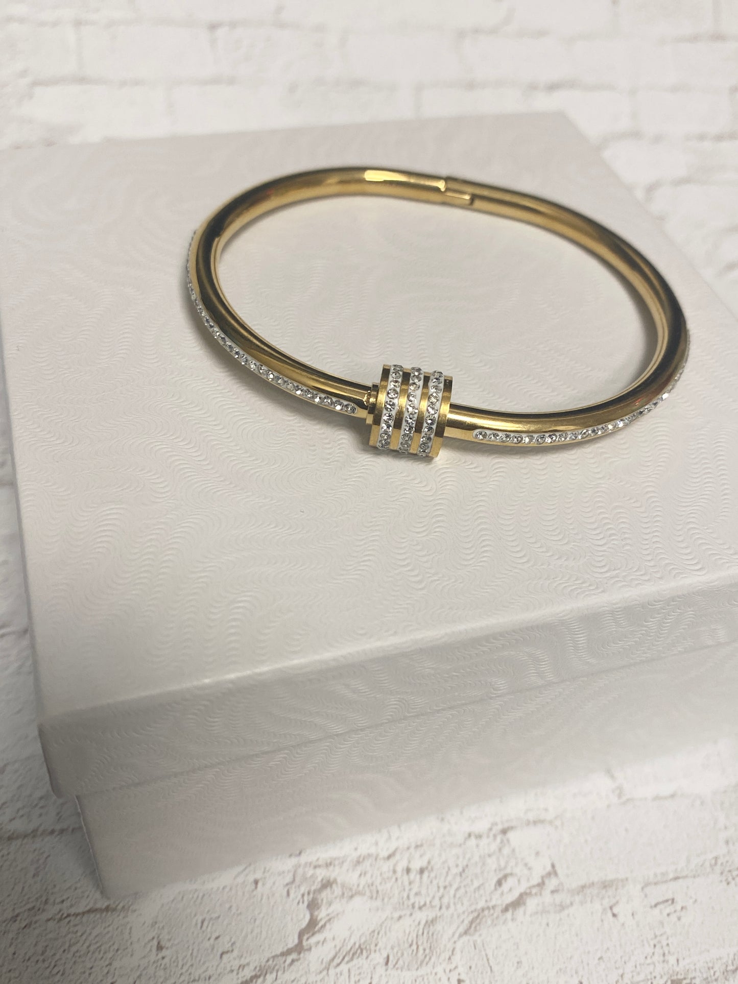 Gold plate rhinestone bangle