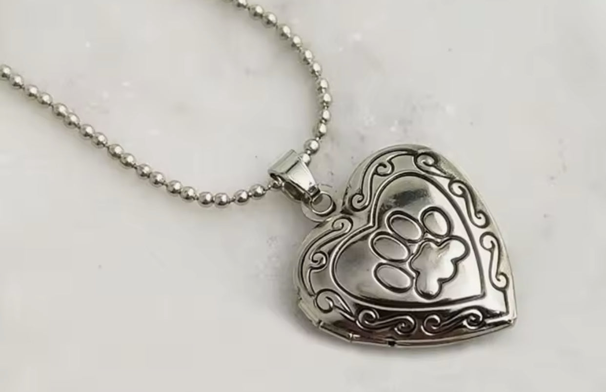 Paw print photo pendant